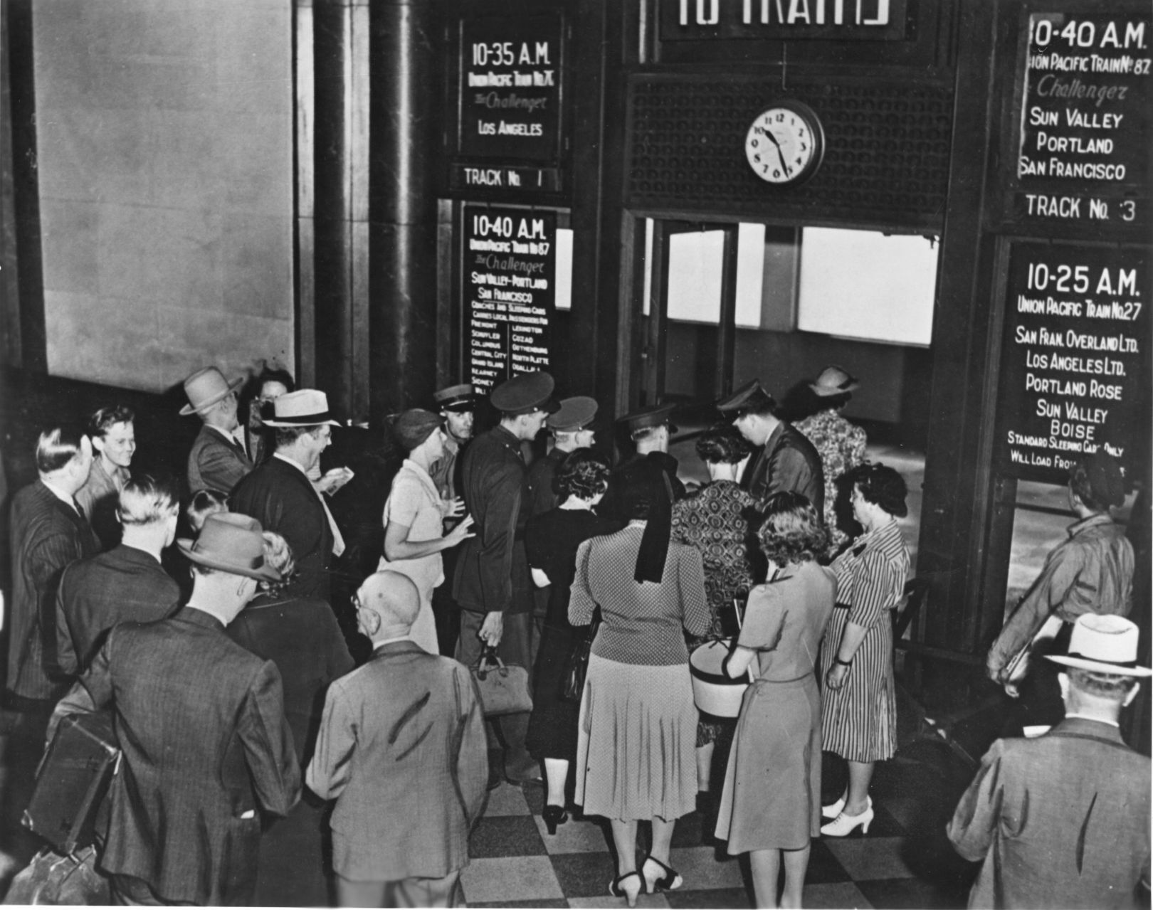1943